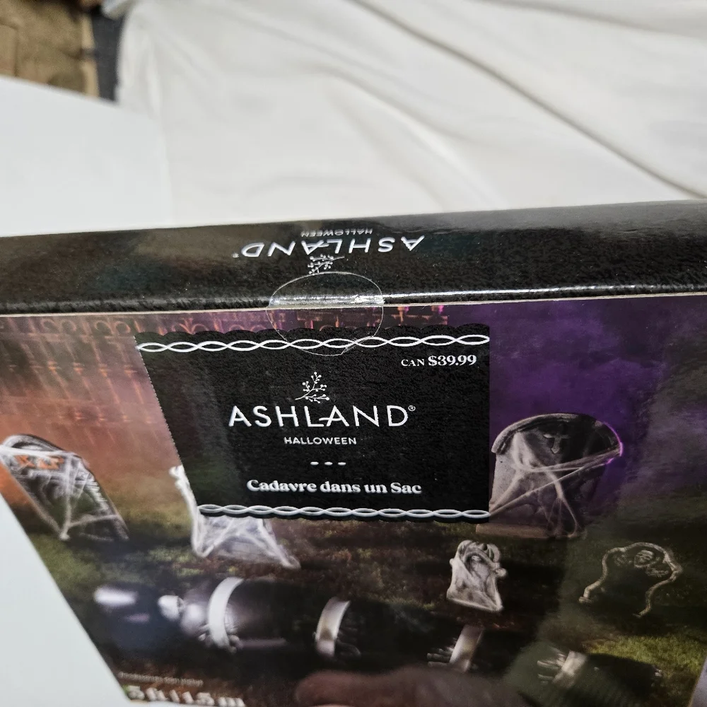 NEW Ashland Halloween bloody body‎ scene and body in a bag scary decorations